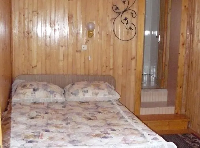 Hotel Саламандра Гостинний Двір 2*