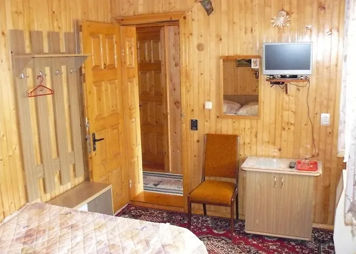 Саламандра Гостинний Двір 2*